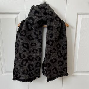 ZARA Gray and Black Leopard Print Scarf